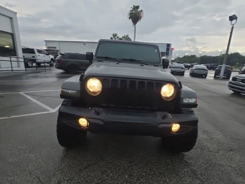 Used 2021 Jeep Gladiator Sport AWD/4WD image 2