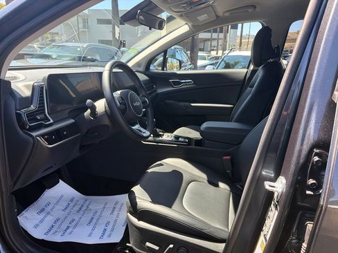 Used 2024 Kia Sportage EX FWD image 4