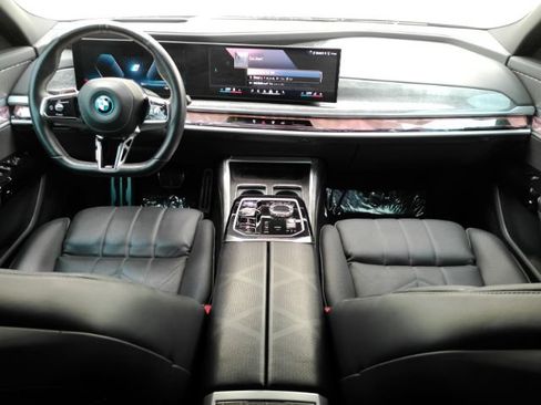 Used 2024 BMW i7 xDrive60 w/ Premium Package AWD/4WD image 2