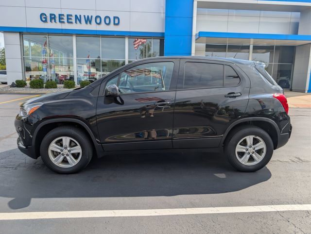 Used 2021 Chevrolet Trax LS w/ Tint and Cruise Package AWD/4WD image 2