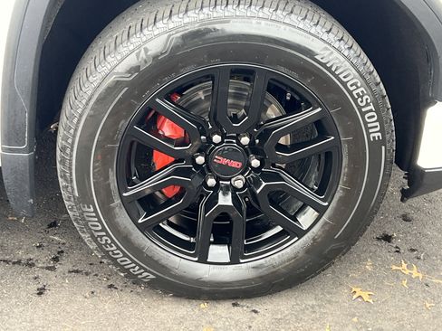 Used 2024 GMC Sierra 1500 Elevation image 13