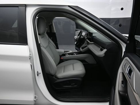 New 2025 Ford Explorer Active w/ Active Comfort Package image 10