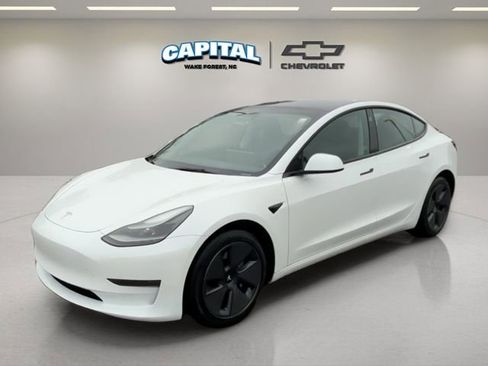 Used 2023 Tesla Model 3 Standard Range image 1