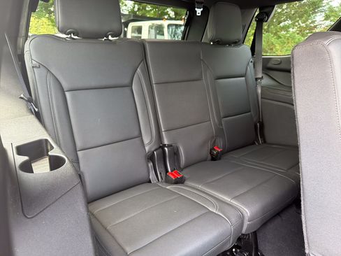 Used 2024 Chevrolet Tahoe Z71 w/ Luxury Package AWD/4WD image 33