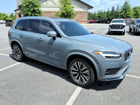 Used 2022 Volvo XC90 T5 Momentum w/ Protection Package Premier FWD image 3
