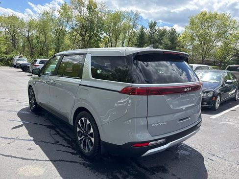 Used 2024 Kia Carnival EX FWD image 5