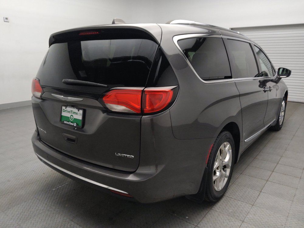 Used 2017 Chrysler Pacifica Limited FWD image 9