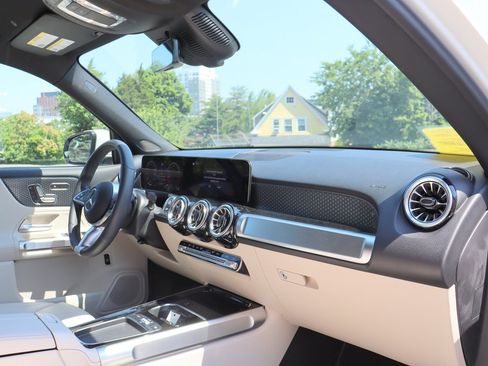 Used 2024 Mercedes-Benz GLB 250 image 20