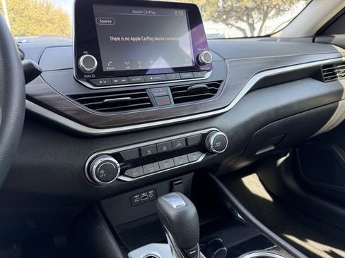 Used 2024 Nissan Altima 2.5 SV image 15