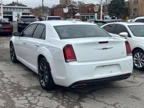 Used 2018 Chrysler 300 Touring w/ Sport Appearance Package image 8