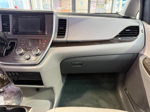 Used 2017 Toyota Sienna XLE w/ XLE Navigation Package AWD/4WD image 19