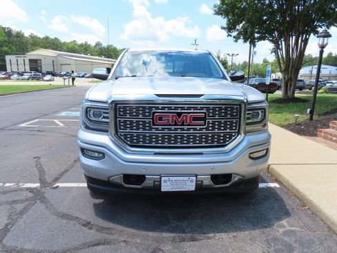 Used 2018 GMC Sierra 1500 Denali AWD/4WD image 12