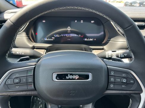 New 2026 Jeep Grand Cherokee L Limited w/ Limited Altitude Package AWD/4WD image 25