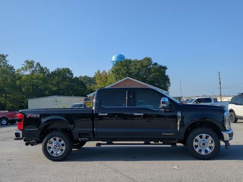 New 2026 Ford F250 Lariat w/ Chrome Package image 2