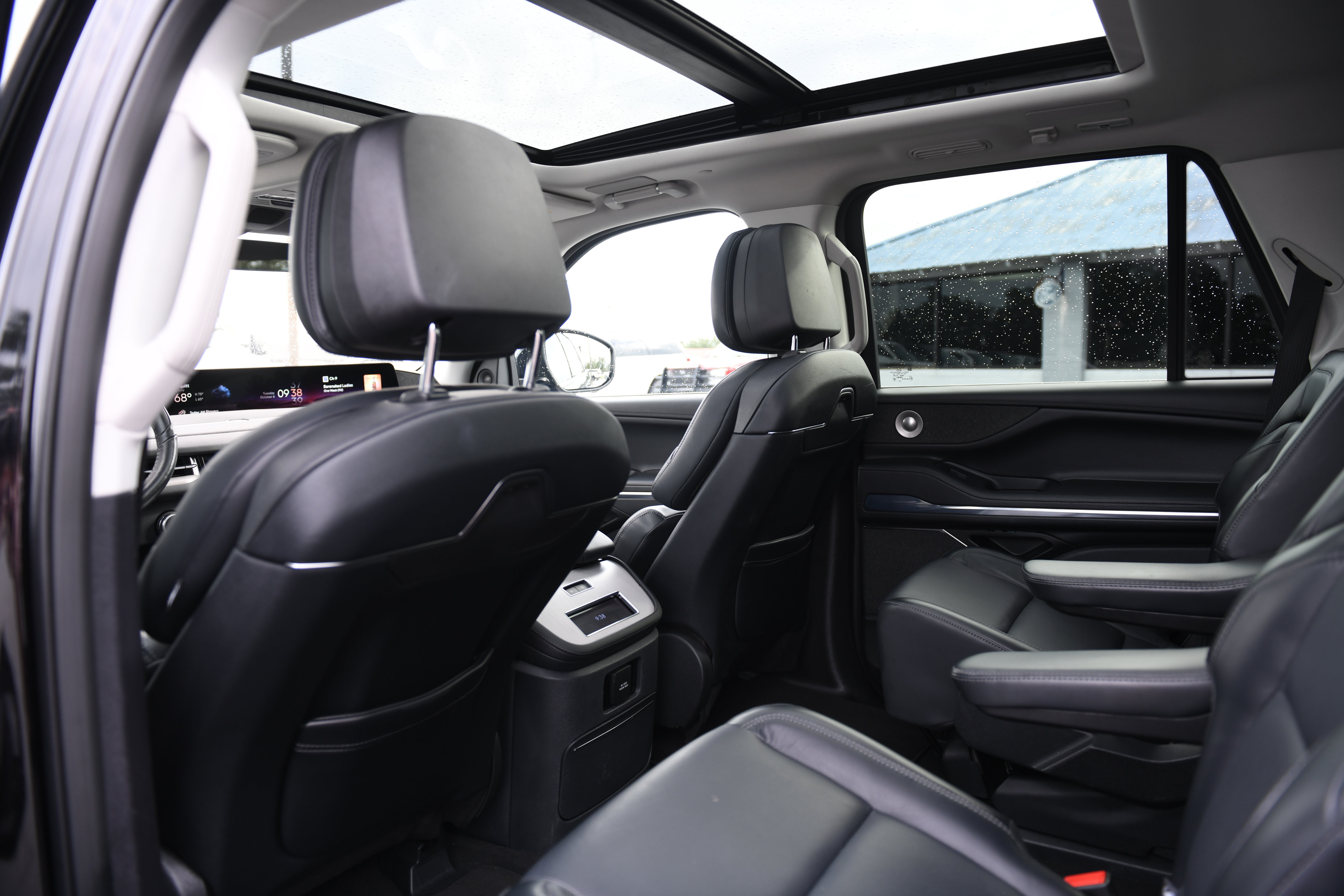 Used 2025 Lincoln Navigator Reserve AWD/4WD image 18
