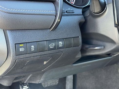 Used 2023 Toyota Camry SE image 9