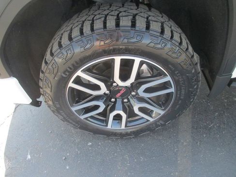 Used 2021 GMC Sierra 1500 AT4 w/ AT4 Preferred Package AWD/4WD image 14