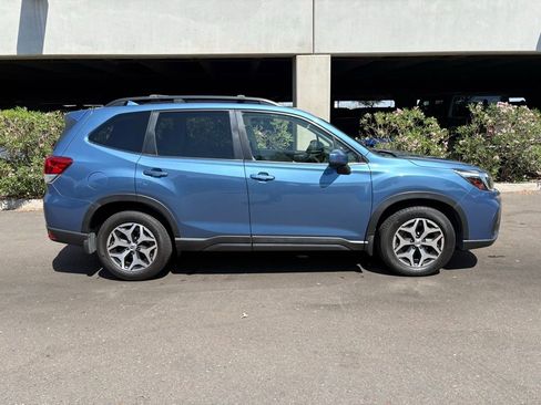 Used 2019 Subaru Forester Premium image 3