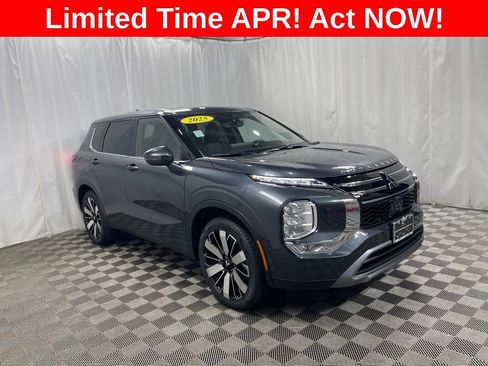 New 2025 Mitsubishi Outlander SE image 2