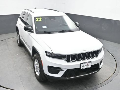 Used 2022 Jeep Grand Cherokee Laredo AWD/4WD image 27
