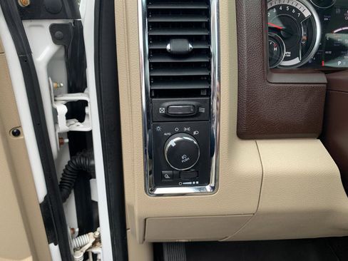 Used 2015 RAM 1500 Laramie w/ Convenience Group AWD/4WD image 14