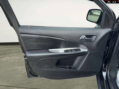 Used 2020 Dodge Journey SE w/ Blacktop Package image 10