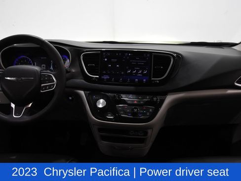 Used 2023 Chrysler Pacifica Touring-L FWD image 8