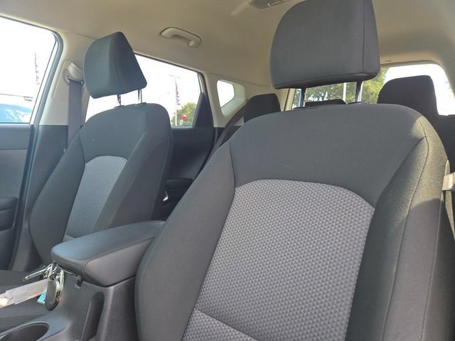 Used 2025 Kia Soul LX w/ LX Technology Package FWD image 11