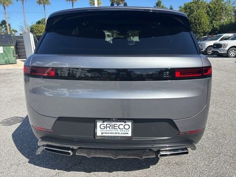 Used 2024 Land Rover Range Rover Sport SE image 3