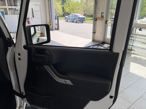 Used 2012 Jeep Wrangler Unlimited Sahara w/ Connectivity Group image 32