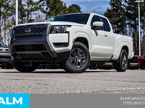 Certified 2025 Nissan Frontier SV RWD image 3