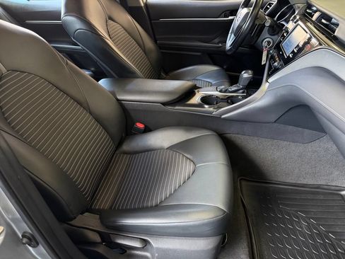 Used 2020 Toyota Camry SE FWD image 21