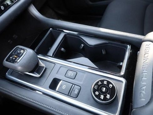 Certified 2025 Nissan Pathfinder SV AWD/4WD image 17