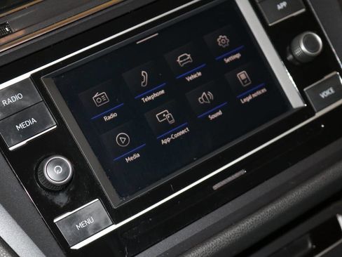 Used 2021 Volkswagen Tiguan S image 33