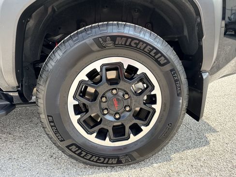 Certified 2025 Toyota 4Runner TRD Off-Road Premium w/ Tow Technology Package AWD/4WD image 19