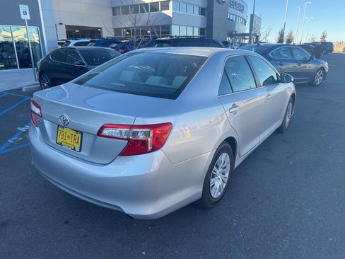 Used 2012 Toyota Camry LE image 5