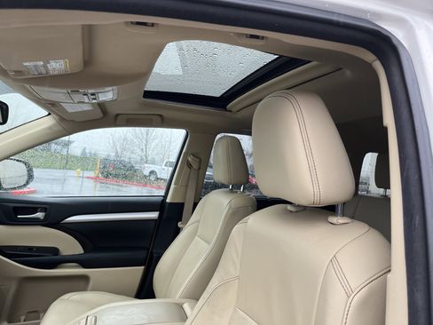 Used 2015 Toyota Highlander XLE image 18