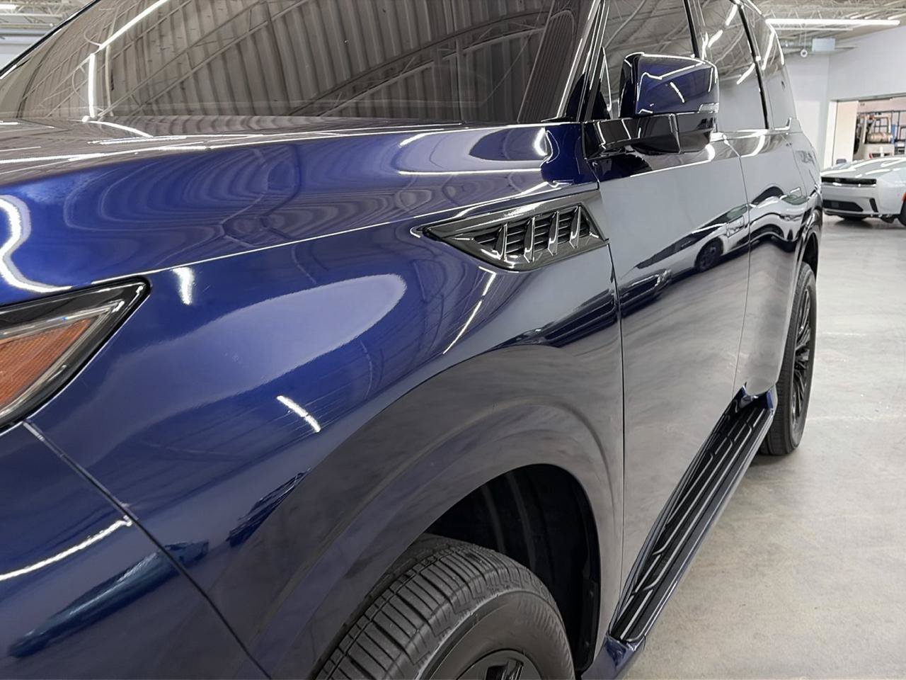 Used 2025 INFINITI QX80 Luxe RWD image 2