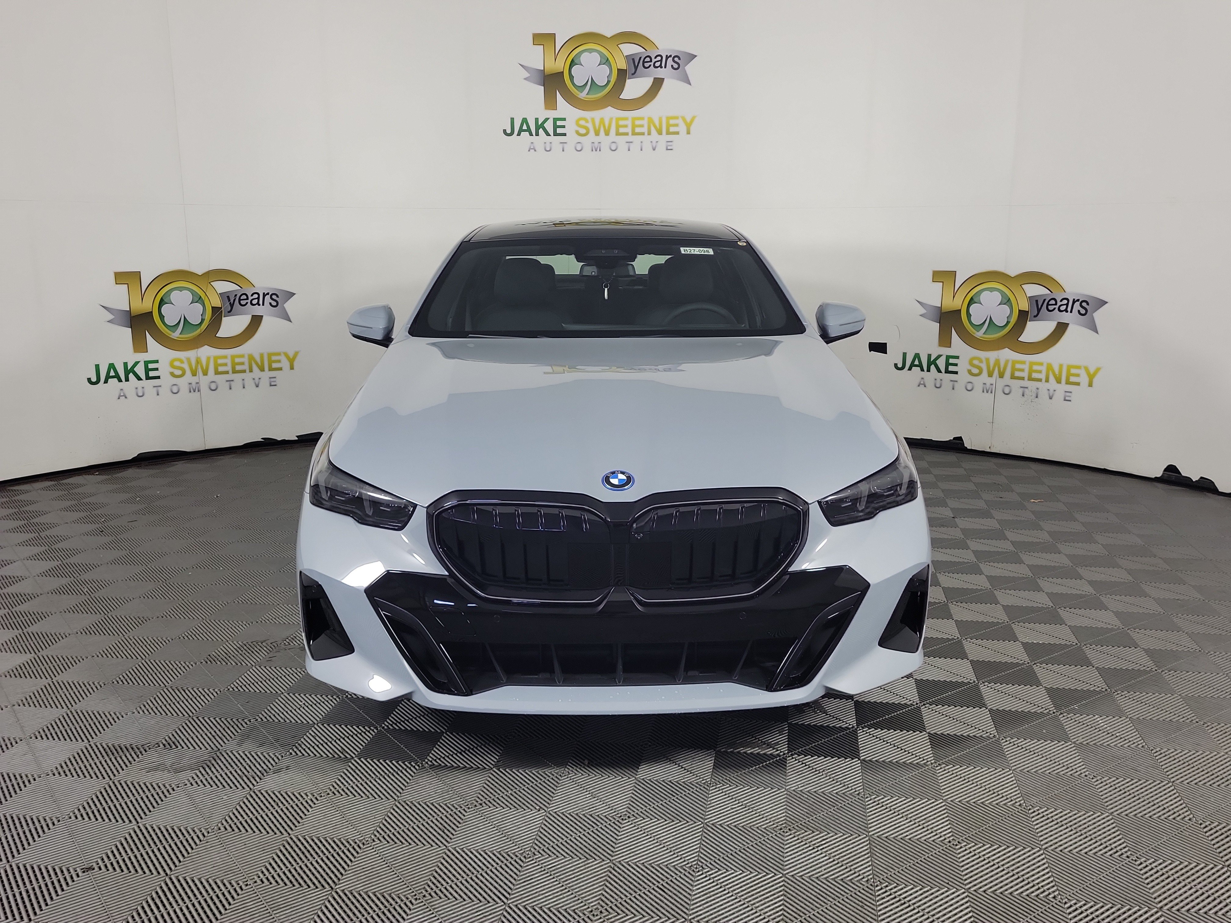 New 2027 BMW 550e xDrive AWD/4WD image 2
