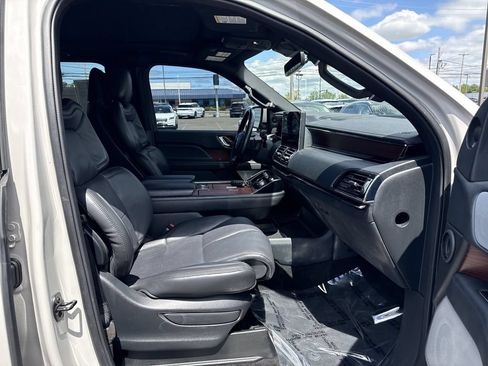 Certified 2023 Lincoln Navigator L Reserve AWD/4WD image 19