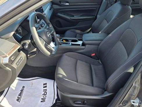 Used 2024 Nissan Altima 2.5 SV image 9