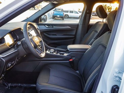 New 2025 Jeep Grand Cherokee Laredo X w/ Luxury Tech Group I image 19