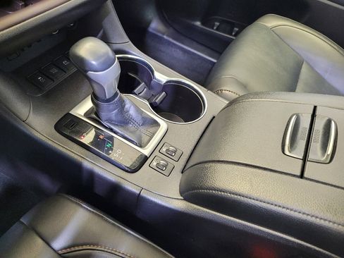 Used 2019 Toyota Highlander XLE AWD/4WD image 26