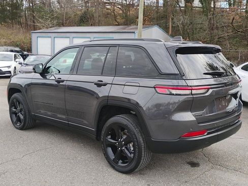 Used 2023 Jeep Grand Cherokee Altitude image 6