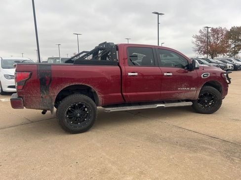 Used 2020 Nissan Titan SL w/ Moonroof Package image 8