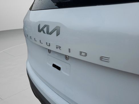 Certified 2025 Kia Telluride S image 8