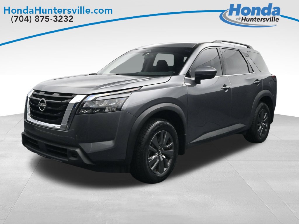Used 2024 Nissan Pathfinder SV FWD image 3