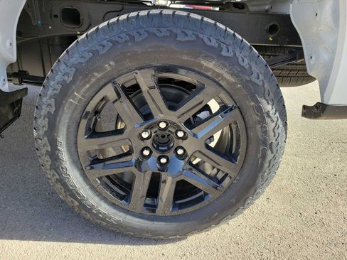Used 2026 Chevrolet Silverado 1500 Custom Trail Boss w/ Turbomax Blackout Package AWD/4WD image 16