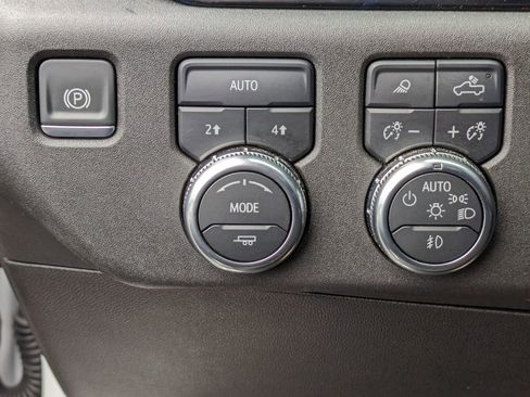 Used 2025 GMC Sierra 1500 SLT AWD/4WD image 16