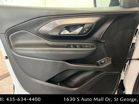 Used 2024 GMC Terrain SLE w/ Driver Convenience Package image 14